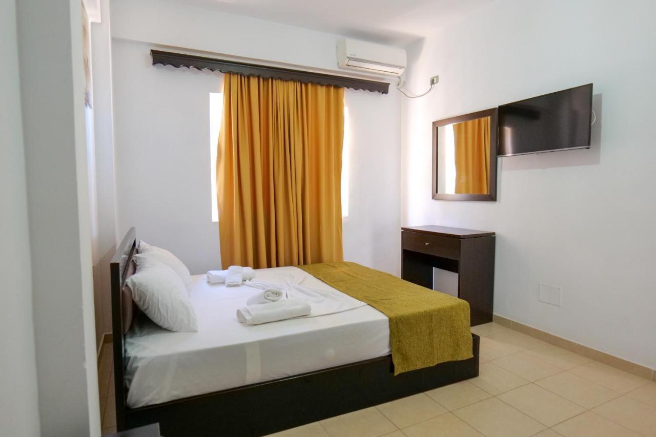 Verano Hotel Saranda Extérieur photo